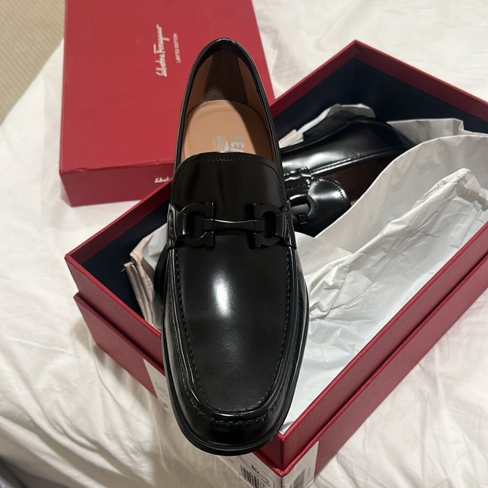 $850 SALVATORE FERRAGAMO - “GRANDIOSO 2" Gancini Bit Loafer Black Leather - 8 E